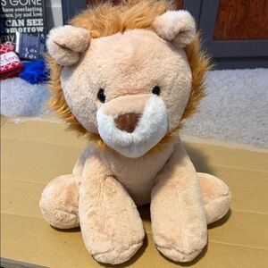 Cuddly Tan and White Lion Plush Toy